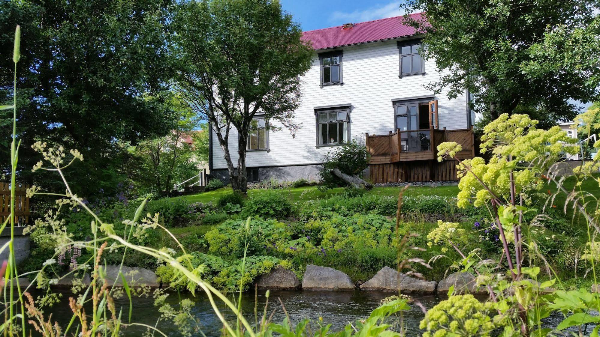 Arbol Guesthouse Husavik Exterior photo